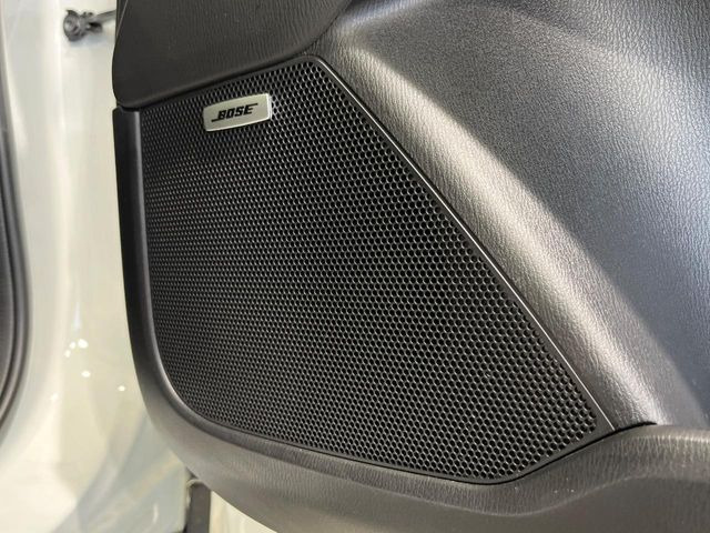 �yBOSE�T�E���h�V�X�e���z���[�J�[�I�v�V�����̍��i�ʃT�E���h�V�X�e���𓋍ځB��p�̃`���[�j���O���{���ꂽ�召�l�X�ȃX�s�[�J�[����ǎ��ȃT�E���h���t�ł��A�Տꊴ���ӂ�鉹����Ԃ����o���܂��B