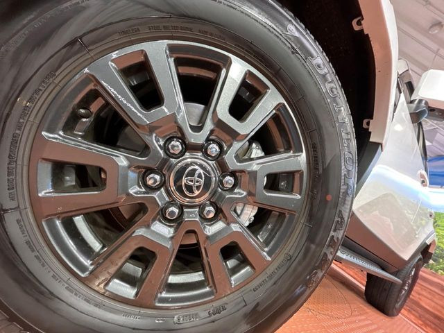 �y����18�C���`�A���~�z�C�[���z�O�ςɃ}�b�`���������A���~�z�C�[���𑕒����Ă���܂��B�e��ЊO�A���~�z�C�[����A�X�^�b�h���X�^�C�����戵�����Ă���܂��B���񂲑��k����������