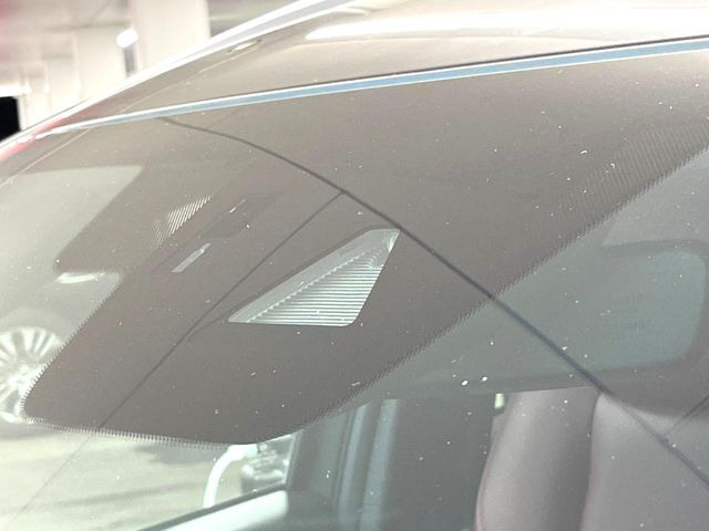 �y�X�}�[�g�V�e�B�u���[�L�T�|�[�g�z�ᑬ���s���ɑO���̎ԗ�����F�����A�Փ˂������Ȏ��͌x��ƃu���[�L�ŏՓˉ���Ɣ�Q�y�����A�V�X�g�B�����S�Ƀh���C�u�����y���݂��������܂��B