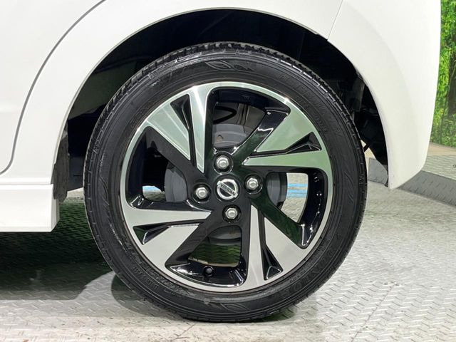 �y����15�C���`�A���~�z�C�[���z�O�ςɃ}�b�`���������A���~�z�C�[���𑕒����Ă���܂��B�e��ЊO�A���~�z�C�[����A�X�^�b�h���X�^�C�����戵�����Ă���܂��B���񂲑��k����������