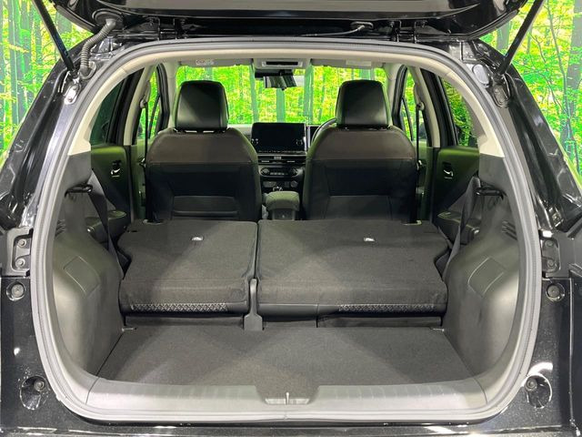 ���i�̂���������ʋ΁A���}���ɏ\���ȉ׎��X�y�[�X���m�ۂ��Ă���܂��B�Z�J���h�V�[�g��|���ƁA�傫�ȉו��̐ύڂ��\�ł���