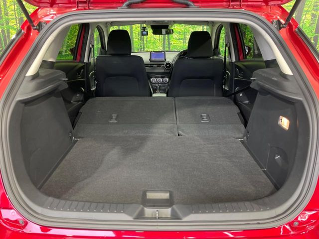 後席を格納すると、これだけの広さが!シーンに合わせたシートアレンジで、大きな荷物も積むことが出来ます♪