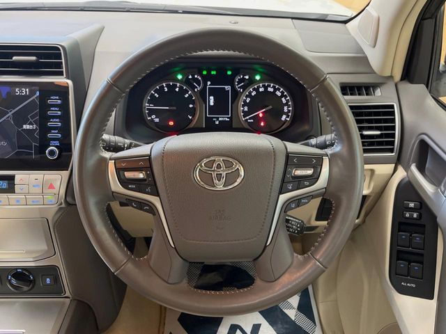 �y�����v�����X�e�A�����O�z�㎿�Ȋv���g�p���邱�ƂŁA��ɂ����������݂ƂĂ��^�]���₷���n���h���ł���