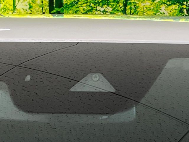 �yi-ACTIVESENSE�z���s���ɑO���̎ԗ�����F�����A�Փ˂������Ȏ��͌x��ƃu���[�L�ŏՓˉ���Ɣ�Q�y�����A�V�X�g�B�����S�Ƀh���C�u�����y���݂��������܂��B