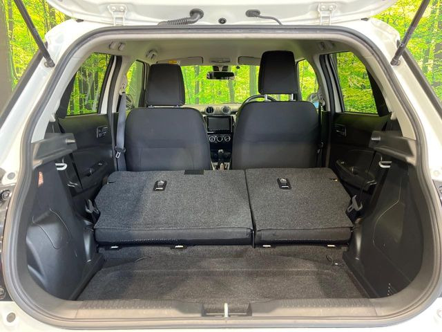 ���i�̂���������ʋ΁A���}���ɏ\���ȉ׎��X�y�[�X���m�ۂ��Ă���܂��B�Z�J���h�V�[�g��|���ƁA�傫�ȉו��̐ύڂ��\�ł���