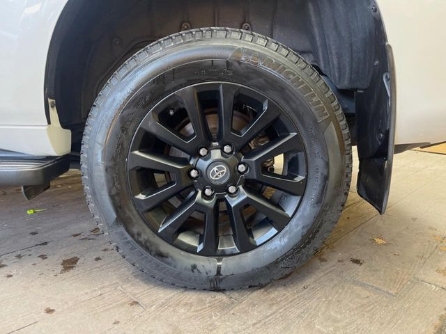 �y����18�C���`�A���~�z�C�[���z�O�ςɃ}�b�`���������A���~�z�C�[���𑕒����Ă���܂��B�e��ЊO�A���~�z�C�[����A�X�^�b�h���X�^�C�����戵�����Ă���܂��B���񂲑��k����������