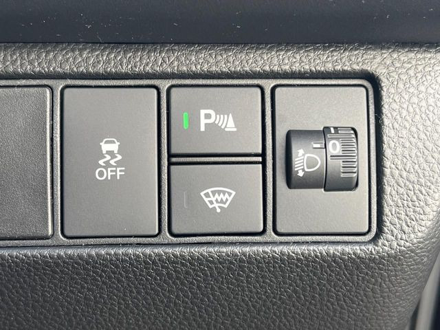 �y������h�~���u�z�ԗ��̉���������m����ƁA�����I�Ɏԗ��̐i�s������ۂ悤�Ɏԗ��𐧌䂵�܂��B�J�̓��ȂǊ���₷���H�ʏ󋵂ł����S�ȉ^�]���\�ł��B