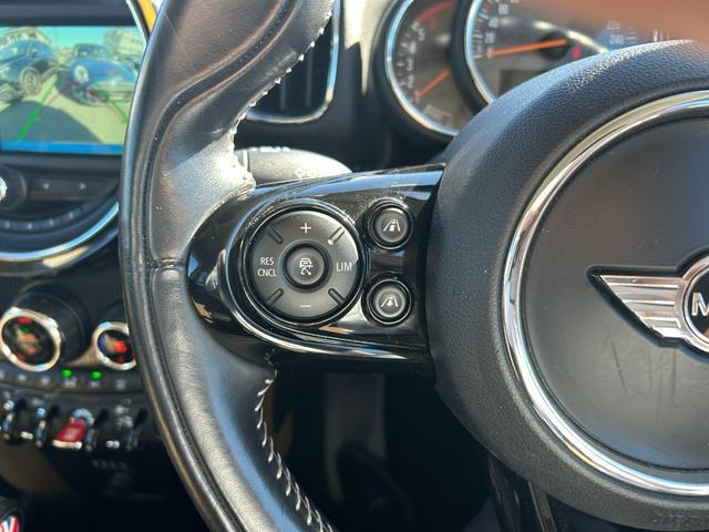 ミニクロスオーバークーパー SD オール4 4WD