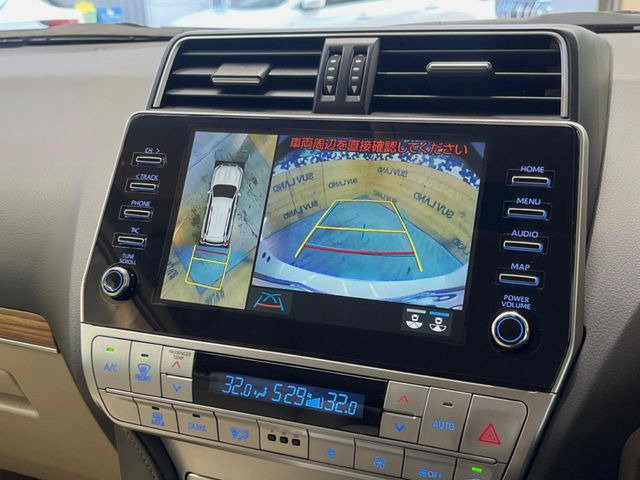 �y�p�m���~�b�N�r���[���j�^�[�z��p�̃J�����ɂ��A�ォ�猩���낵���悤�Ȏ��_��360�x�N���}�̎��͂��m�F���邱�Ƃ��ł��܂������p�������m�F���₷���A�����ꏊ�ł̐؂�Ԃ��⒓�Ԃ��X���[�Y�ɍs���܂��B