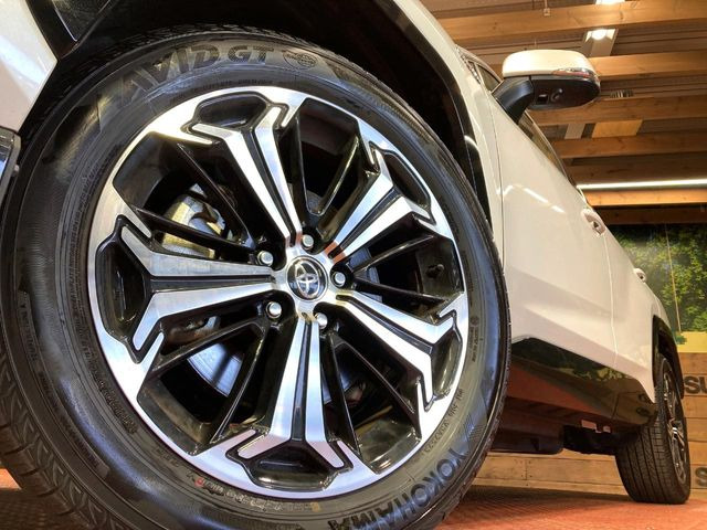 �y����19�C���`�A���~�z�C�[���z�O�ςɃ}�b�`���������A���~�z�C�[���𑕒����Ă���܂��B�e��ЊO�A���~�z�C�[����A�X�^�b�h���X�^�C�����戵�����Ă���܂��B���񂲑��k����������