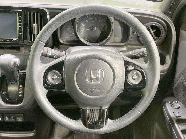 �y�����v�����X�e�A�����O�z�㎿�Ȋv���g�p���邱�ƂŁA��ɂ����������݂ƂĂ��^�]���₷���n���h���ł���