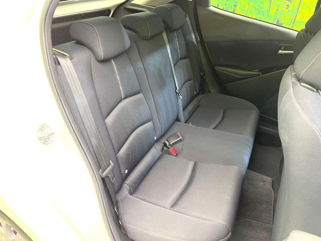 後部座席も気になるようなキズ・汚れやへたり等、大きなダメージはなく、良好な状態です。