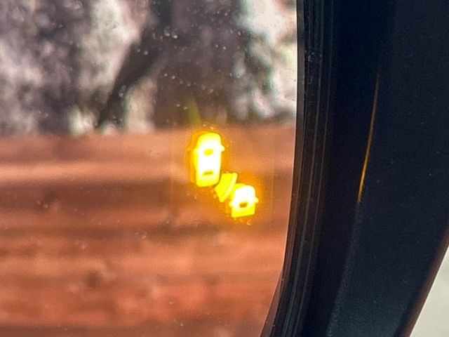 �y������p���m�z���s���A�h�A�~���[�̎��p�ɂȂ�₷���ӏ��Ɍ㑱�Ԃ��ڋ߂���ƃT�C�h�~���[�t�߂Ɍx����\���A�h���C�o�[�ɒ��ӊ��N�����Ă���܂��B