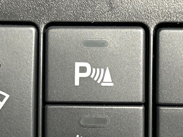 【クリアランスソナー】バンパーに付いたセンサーが障害物を検知!一定の距離に近づくとアラートで教えてくれます♪狭い駐車スペースや車庫入れ時も安心ですね☆