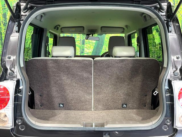 ���i�̂���������ʋ΁A���}���ɏ\���ȉ׎��X�y�[�X���m�ۂ��Ă���܂��B�Z�J���h�V�[�g��|���ƁA�傫�ȉו��̐ύڂ��\�ł���