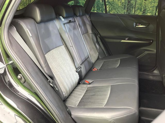 後部座席も気になるようなキズ・汚れやへたり等、大きなダメージはなく、良好な状態です。