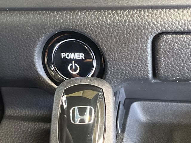 �yHonda�X�}�[�g�L�[�z�J�o����|�P�b�g�ɓ��ꂽ�܂܂ł��h�A�̎{���E�������\�ȃX�}�[�g�L�[�𑕔��B�G���W���̃I���E�I�t�����J�M�����o���K�v����������Ƃ��Ă��֗��ł���