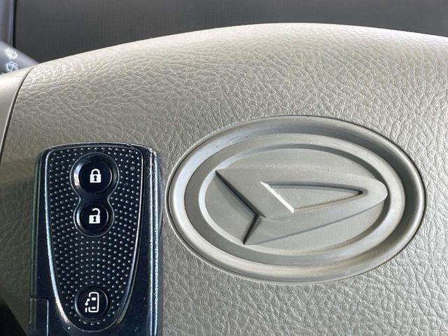 �y�L�[�t���[�V�X�e���z�J�o����|�P�b�g�ɓ��ꂽ�܂܂ł��h�A�̎{���E�������\�ȃX�}�[�g�L�[�𑕔��B�G���W���̃I���E�I�t�����J�M�����o���K�v����������Ƃ��Ă��֗��ł���