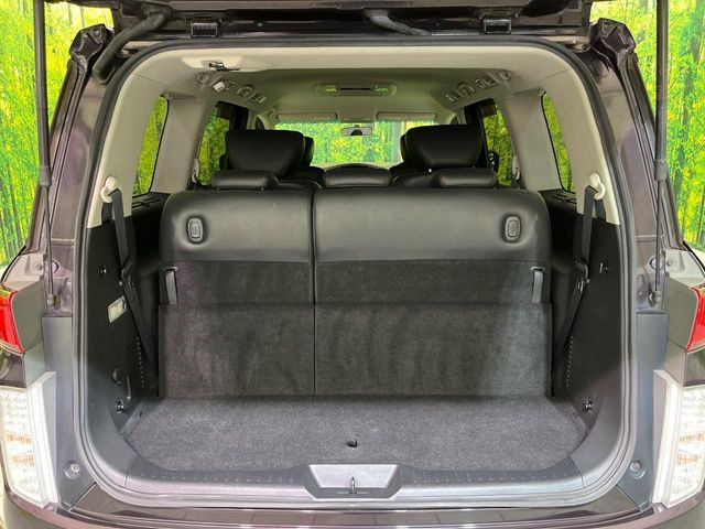 ���i�̂���������ʋ΁A���}���ɏ\���ȉ׎��X�y�[�X���m�ۂ��Ă���܂��B�V�[�g��|���ƁA�傫�ȉו��̐ύڂ��\�ł���