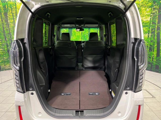 ���i�̂���������ʋ΁A���}���ɏ\���ȉ׎��X�y�[�X���m�ۂ��Ă���܂��B�Z�J���h�V�[�g��|���ƁA�傫�ȉו��̐ύڂ��\�ł���