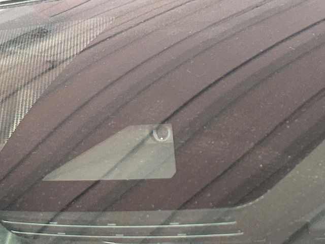 【トヨタセーフティセンス】走行中に前方の車両等を認識し、衝突しそうな時は警報とブレーキで衝突回避と被害軽減をアシスト。より安全にドライブをお楽しみいただけます。