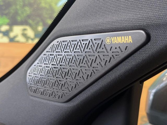 �yYAMAHA�T�E���h�V�X�e���z���[�J�[�I�v�V�����̍��i�ʃT�E���h�V�X�e���𓋍ځB��p�̃`���[�j���O���{���ꂽ�召�l�X�ȃX�s�[�J�[����ǎ��ȃT�E���h���t�ł��A�Տꊴ���ӂ�鉹����Ԃ����o���܂��B