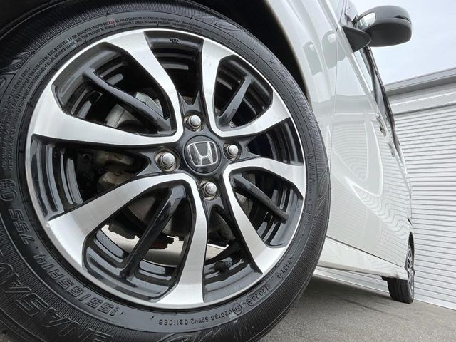 �y����14�C���`�A���~�z�C�[���z�O�ςɃ}�b�`���������A���~�z�C�[���𑕒����Ă���܂��B�e��ЊO�A���~�z�C�[����A�X�^�b�h���X�^�C�����戵�����Ă���܂��B���񂲑��k����������