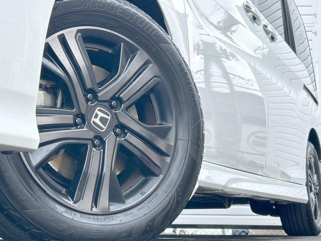 �y����16�C���`�A���~�z�C�[���z�O�ςɃ}�b�`���������A���~�z�C�[���𑕒����Ă���܂��B�e��ЊO�A���~�z�C�[����A�X�^�b�h���X�^�C�����戵�����Ă���܂��B���񂲑��k����������