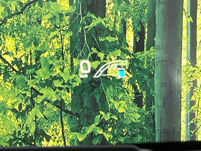 �y�w�b�h�A�b�v�f�B�X�v���C�z���݂̑��x�⑖�s�����f�W�^���\���ŉ^�]�ȑO���̃K���X�ɓ��e!�^�]���A�ڐ������炳���K�v�ȏ����m�F�ł���̂łƂ��Ă��֗��ň��S!