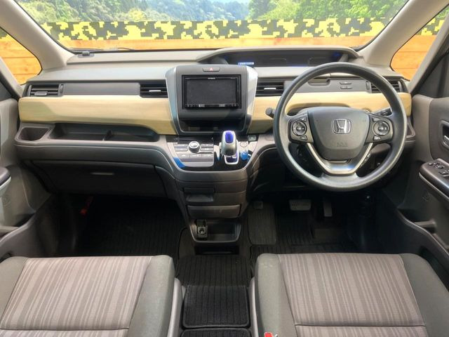 フリードハイブリッド