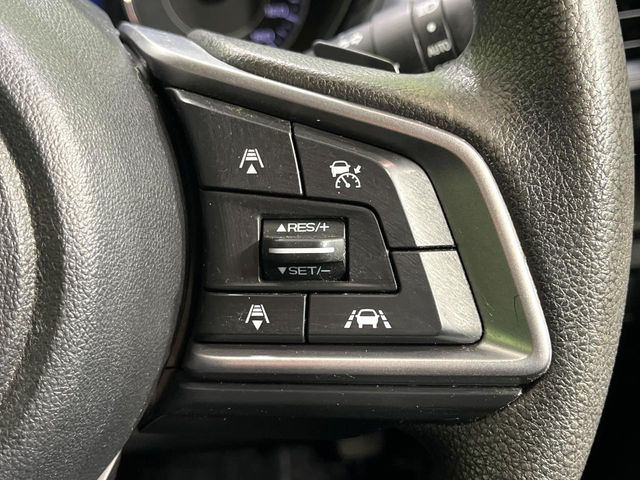 【全車速追従機能付クルーズコントロール】高速道路での長距離走行が楽に!!自動で速度を保つクルーズコントロールが、衝突軽減システムと連携し、前方の車両を感知して車間を保つように速度調節してくれます!!