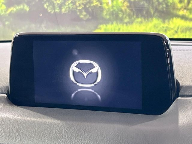 �y8�C���`�}�c�_�R�l�N�g�z�ԓ��̕��͋C�Ƀ}�b�`������^�̃f�B�X�v���C�B�X�}�z�ڑ��ł̃i�r�g�p��Bluetooth�Đ����A�l�X�ȋ@�\���y���߂܂��B�����I�ȃ_�C�������삪�\�ŁA�g��������ǍD�ł��B