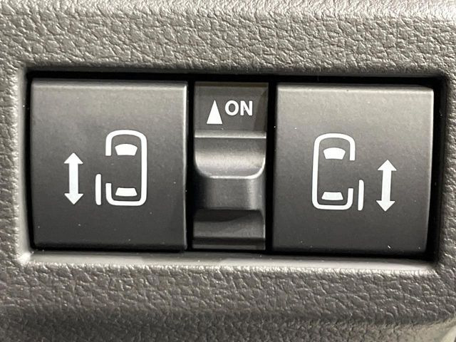 �y�����X���C�h�h�A�z���ԏ�ŗׂ̎ԂƂ̊Ԋu���������ɂ������A�X���C�h�h�A�Ȃ���S!�h�A�I�[�v������������炸�A�J�������L���̂ŏ��~�肪�Ƃ��Ă��ȒP�ł��B�傫�ȉו��̏o���������Ȃ���\��