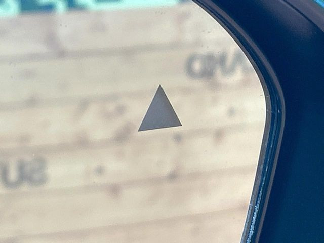 �y�u���C���h�X�|�b�g���[�j���O�z���s���A�h�A�~���[�̎��p�ɂȂ�₷���ӏ��Ɍ㑱�Ԃ��ڋ߂���ƃT�C�h�~���[�t�߂Ɍx����\���A�h���C�o�[�ɒ��ӊ��N�����Ă���܂��B