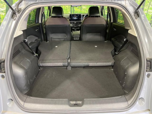 ���i�̂���������ʋ΁A���}���ɏ\���ȉ׎��X�y�[�X���m�ۂ��Ă���܂��B�Z�J���h�V�[�g��|���ƁA�傫�ȉו��̐ύڂ��\�ł���