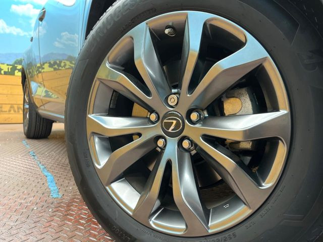 �y����18�C���`�A���~�z�C�[���z�O�ςɃ}�b�`���������A���~�z�C�[���𑕒����Ă���܂��B�e��ЊO�A���~�z�C�[����A�X�^�b�h���X�^�C�����戵�����Ă���܂��B���񂲑��k����������