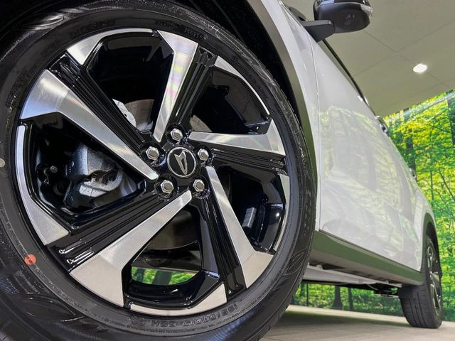 �y����17�C���`�A���~�z�C�[���z�O�ςɃ}�b�`���������A���~�z�C�[���𑕒����Ă���܂��B�e��ЊO�A���~�z�C�[����A�X�^�b�h���X�^�C�����戵�����Ă���܂��B���񂲑��k����������