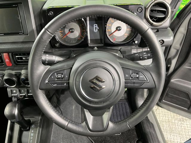 �y�����v�����X�e�A�����O�z�㎿�Ȋv���g�p���邱�ƂŁA��ɂ����������݂ƂĂ��^�]���₷���n���h���ł���