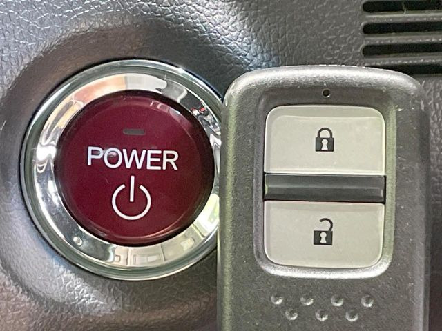 �yHonda�X�}�[�g�L�[�z�J�o����|�P�b�g�ɓ��ꂽ�܂܂ł��h�A�̎{���E�������\�ȃX�}�[�g�L�[�𑕔��B�G���W���̃I���E�I�t�����J�M�����o���K�v����������Ƃ��Ă��֗��ł���