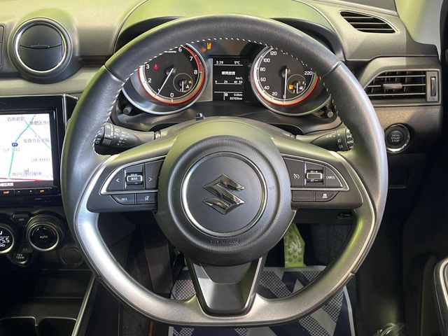 �y�����v�����X�e�A�����O�z�㎿�Ȋv���g�p���邱�ƂŁA��ɂ����������݂ƂĂ��^�]���₷���n���h���ł���