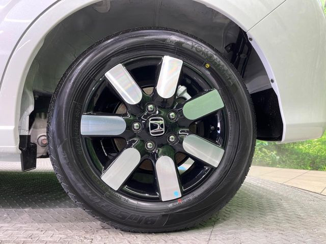 �y����15�C���`�A���~�z�C�[���z�O�ςɃ}�b�`���������A���~�z�C�[���𑕒����Ă���܂��B�e��ЊO�A���~�z�C�[����A�X�^�b�h���X�^�C�����戵�����Ă���܂��B���񂲑��k����������