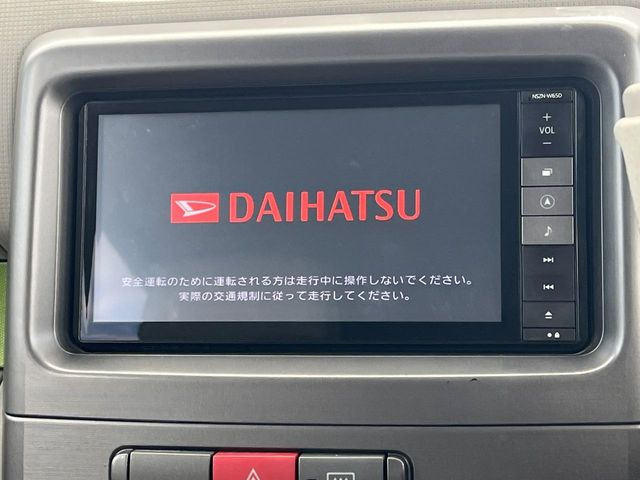 �y�����i�r�z�l�C�̏����i�r�𑕔����Ă���܂��B�i�r�̎g���₷���͂������A�I�[�f�B�I�@�\���[��!�L�����v�◷�s�͂������A�ʋ΂┃�����ȂǕ��i�̃h���C�u���y�����Ȃ�͂���