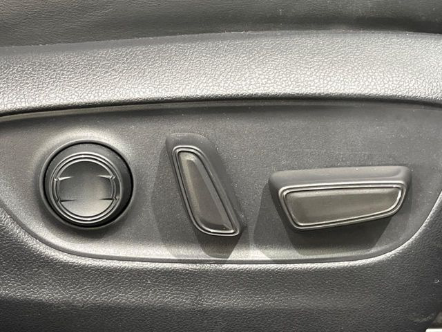 【パワーシート】スイッチ一つで簡単にシートの微調整が可能!電動だから力もいりません!快適なシートポジションにセットして、快適なドライブをお楽しみください。