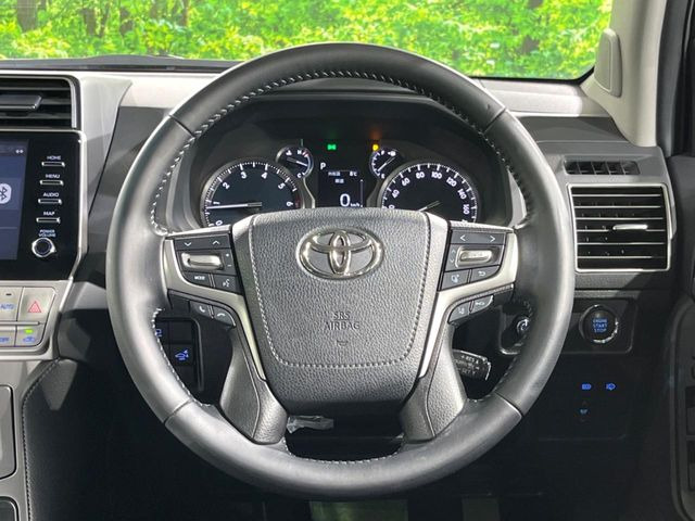 �y�����v�����X�e�A�����O�z�㎿�Ȋv���g�p���邱�ƂŁA��ɂ����������݂ƂĂ��^�]���₷���n���h���ł���