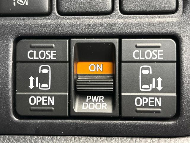 【両側パワースライドドア】スマートキーや運転席のスイッチで後席両側スライドドアの開閉が可能♪電動だから力を入れてドアを開ける必要が無く、小さなお子様でも簡単に開け閉めでき快適です♪