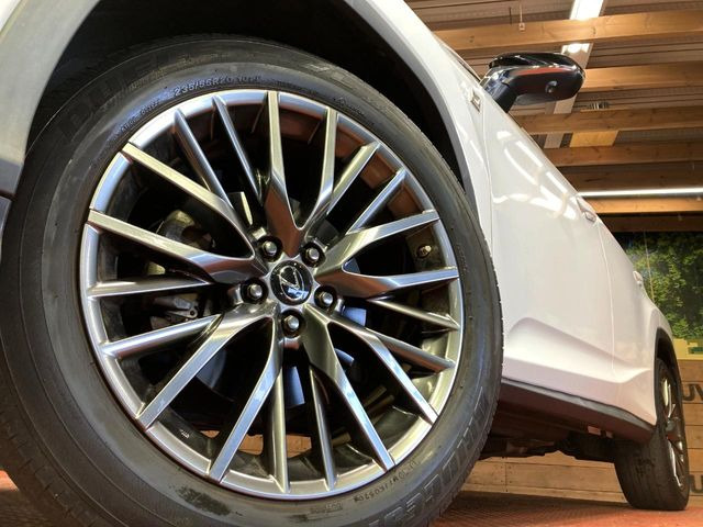 �y����20�C���`�A���~�z�C�[���z�O�ςɃ}�b�`���������A���~�z�C�[���𑕒����Ă���܂��B�e��ЊO�A���~�z�C�[����A�X�^�b�h���X�^�C�����戵�����Ă���܂��B���񂲑��k����������