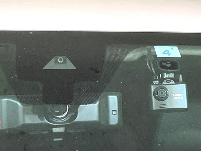 �y�C���e���W�F���g�G�}�[�W�F���V�[�u���[�L�z�t�����g�J�����őO���̎ԗ�����s�҂����m�B�Փ˂������Ȏ��͏Փ˔�Q�y���u���[�L���쓮�A�Փˉ�����T�|�[�g�B�����S�Ƀh���C�u�����y���݂��������܂��B