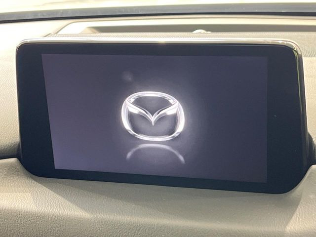 �y8�C���`�}�c�_�R�l�N�g�z�ԓ��̕��͋C�Ƀ}�b�`������^�̃f�B�X�v���C�B�X�}�z�ڑ��ł̃i�r�g�p��Bluetooth�Đ����A�l�X�ȋ@�\���y���߂܂��B�����I�ȃ_�C�������삪�\�ŁA�g��������ǍD�ł��B