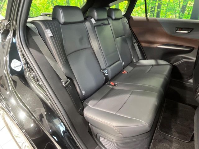 後部座席も気になるようなキズ・汚れやへたり等、大きなダメージはなく、良好な状態です。