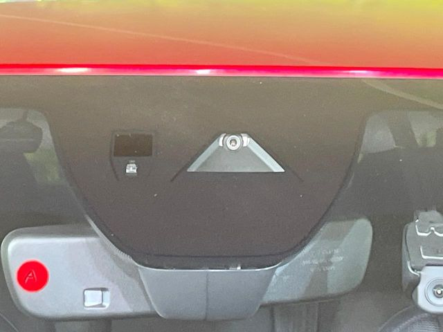 �yi-ACTIVESENSE�z���s���ɑO���̎ԗ�����F�����A�Փ˂������Ȏ��͌x��ƃu���[�L�ŏՓˉ���Ɣ�Q�y�����A�V�X�g�B�����S�Ƀh���C�u�����y���݂��������܂��B